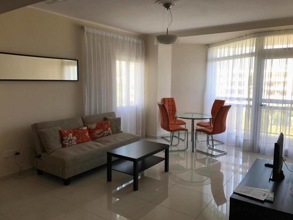 Zavos Marathon Beach Apartments Limasol Buitenkant foto