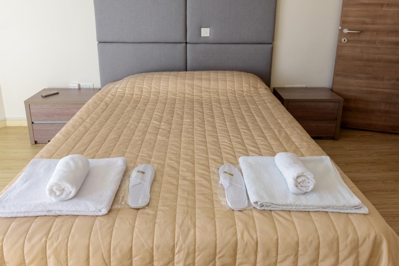 Zavos Marathon Beach Apartments Limasol Buitenkant foto