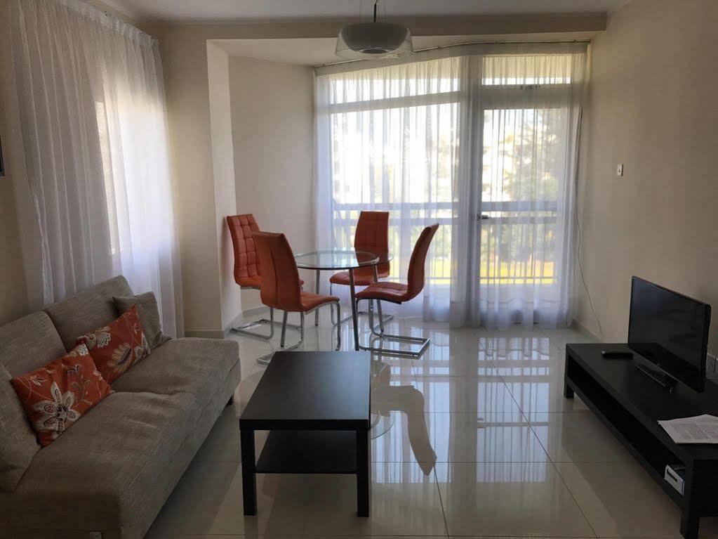 Zavos Marathon Beach Apartments Limasol Buitenkant foto