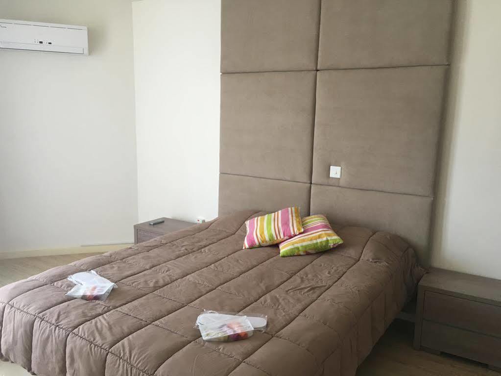 Zavos Marathon Beach Apartments Limasol Buitenkant foto