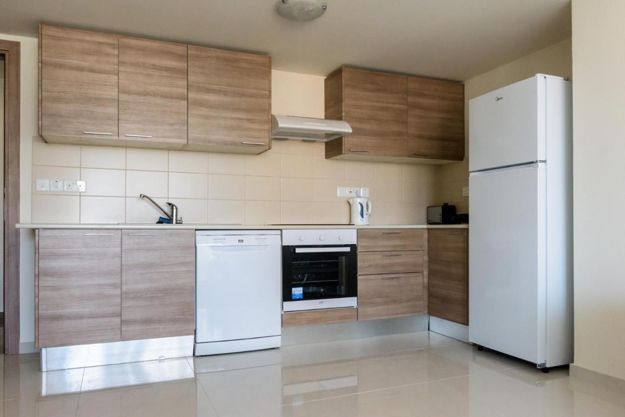 Zavos Marathon Beach Apartments Limasol Buitenkant foto