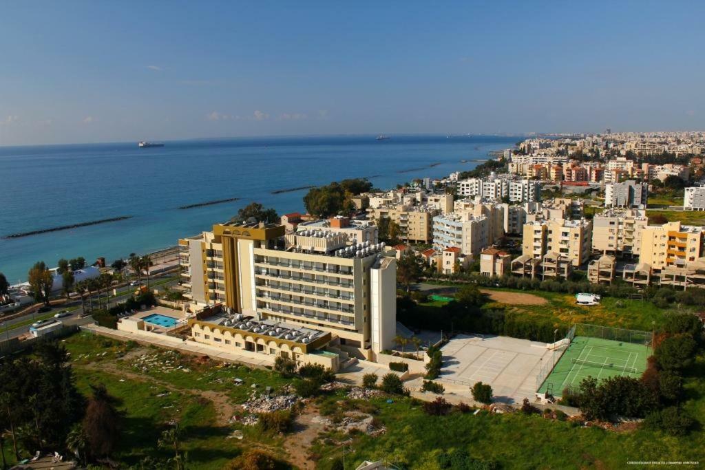 Zavos Marathon Beach Apartments Limasol Buitenkant foto